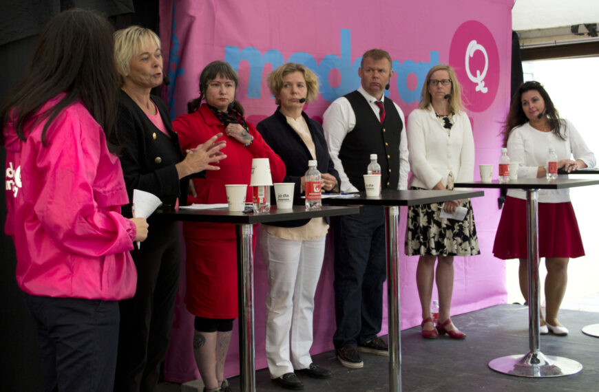 Ung Press granskar: Medelåldern på seminarier om unga – 42 år