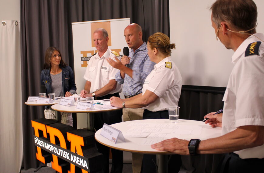 ”Man tror att det bara är soldater som kravlar omkring i skogen”