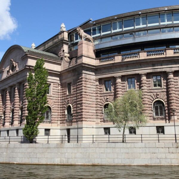 Partiledarna möts i Riksdagen – Andersson och Kristersson i het ordväxling