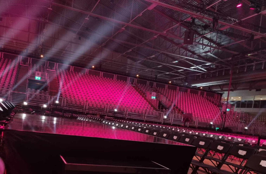 KAJ tog hem sångfågeln och Melloeliten var missnöjd