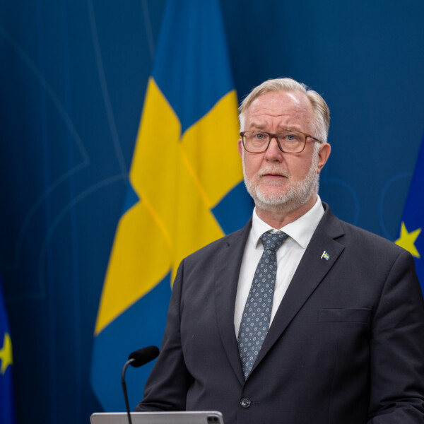 Johan Pehrson avgår