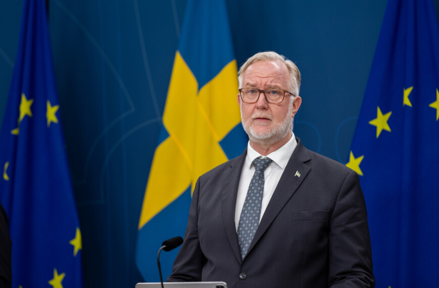 Johan Pehrson avgår