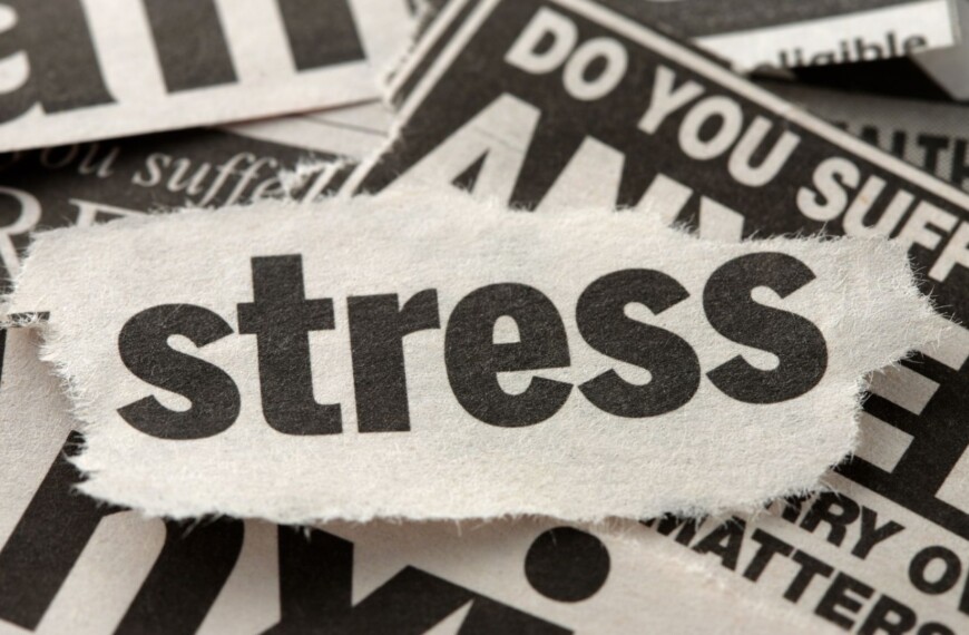 Sluta hylla stress – ”Dags att ifrågasätta normen som gör att unga tvingas välja mellan hälsa och karriär.”