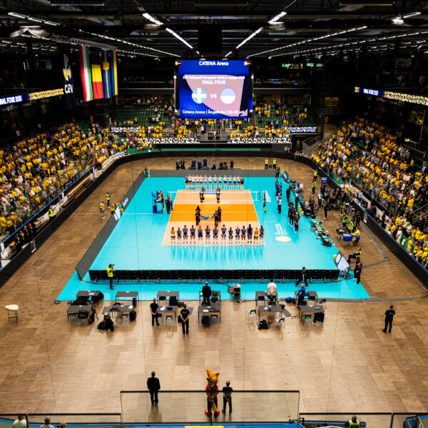 Final Four-feber i Ängelholm – Europas volleybollelit gjordeupp i Catena Arena