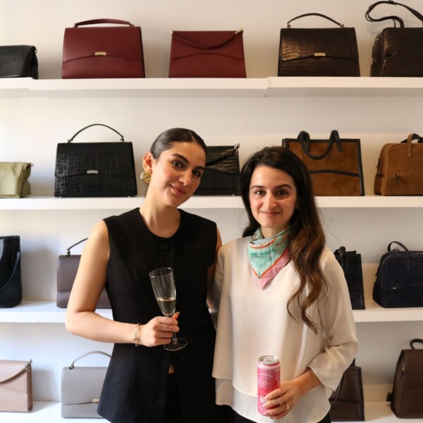 Från dröm till design: Systrarna Babaheidari bakom succéväskorna