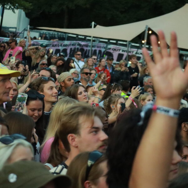 Lily Allens transparenta skillsmässomusikal på Way Out West