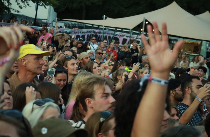 Lily Allens transparenta skillsmässomusikal på Way Out West